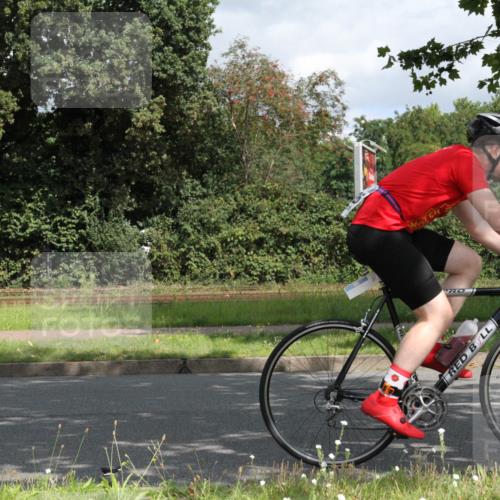 10.08.2025 - GEWOBA Citytriathlon Bremen Yannick Fuchs http://msf.ph/oto/8567213 10.08.2025 12:30:46 Radfahren 587, 752, 916, 924, 937, 951, 1011, 1020, 1022, 1026 meine-sportfotos.de