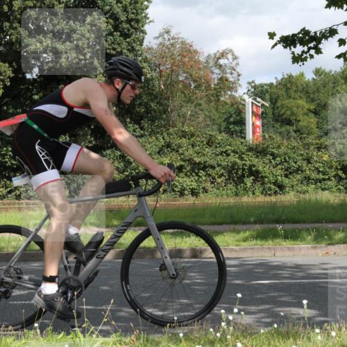 10.08.2025 - GEWOBA Citytriathlon Bremen Yannick Fuchs http://msf.ph/oto/8567229 10.08.2025 12:31:09 Radfahren 575, 621, 630, 692, 753, 801 meine-sportfotos.de