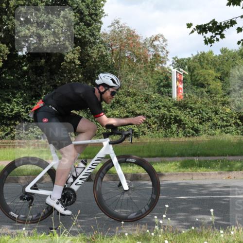 10.08.2025 - GEWOBA Citytriathlon Bremen Yannick Fuchs http://msf.ph/oto/8567235 10.08.2025 12:31:15 Radfahren 575, 616, 621, 630, 692, 753, 801, 894, 905 meine-sportfotos.de