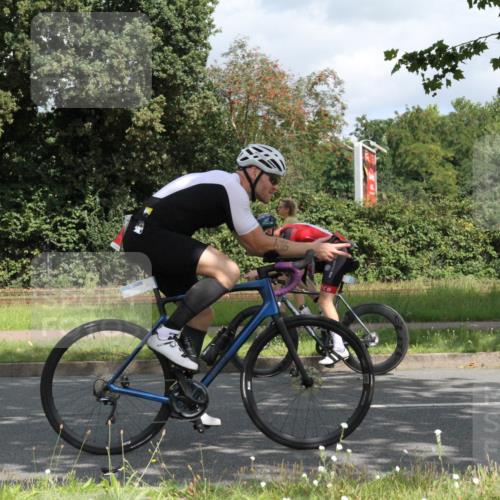 10.08.2025 - GEWOBA Citytriathlon Bremen Yannick Fuchs http://msf.ph/oto/8567241 10.08.2025 12:31:26 Radfahren 564, 575, 616, 630, 649, 753, 788, 793, 863, 894, 905 meine-sportfotos.de