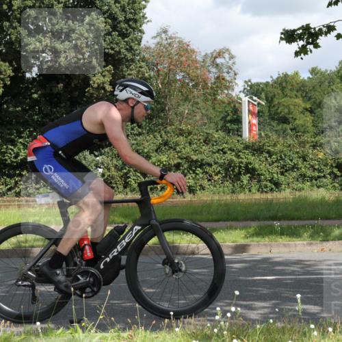 10.08.2025 - GEWOBA Citytriathlon Bremen Yannick Fuchs http://msf.ph/oto/8567266 10.08.2025 12:31:57 Radfahren 552, 615, 627, 657, 666, 667, 689, 770, 806, 838, 839, 857, 873, 876, 888, 897 meine-sportfotos.de