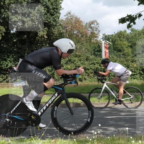 10.08.2025 - GEWOBA Citytriathlon Bremen Yannick Fuchs http://msf.ph/oto/8567271 10.08.2025 12:32:01 Radfahren 552, 615, 627, 657, 667, 682, 689, 770, 806, 838, 839, 857, 873, 876, 888, 897 meine-sportfotos.de