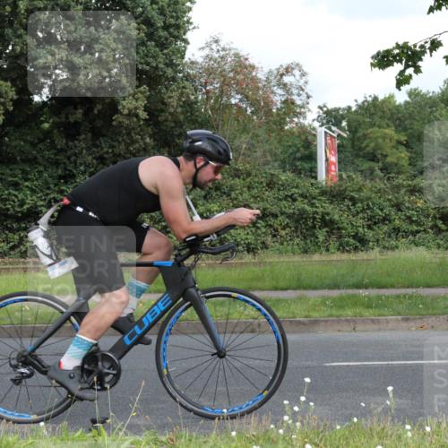 10.08.2025 - GEWOBA Citytriathlon Bremen Yannick Fuchs http://msf.ph/oto/8567280 10.08.2025 12:32:10 Radfahren 551, 657, 682, 689, 735, 770, 806, 838, 839, 857, 873, 876, 888, 897 meine-sportfotos.de