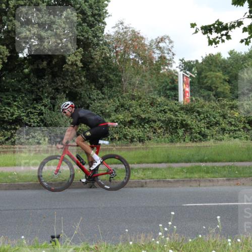 10.08.2025 - GEWOBA Citytriathlon Bremen Yannick Fuchs http://msf.ph/oto/8567297 10.08.2025 12:32:39 Radfahren 566, 641, 643, 648, 776, 840, 852, 959, 1017 meine-sportfotos.de