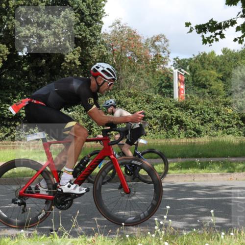 10.08.2025 - GEWOBA Citytriathlon Bremen Yannick Fuchs http://msf.ph/oto/8567326 10.08.2025 12:33:31 Radfahren 820, 859 meine-sportfotos.de