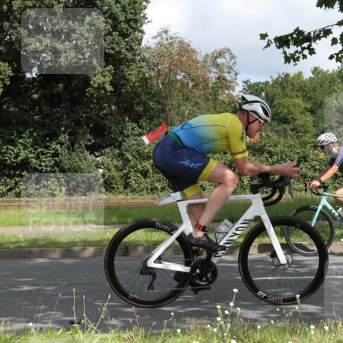 10.08.2025 - GEWOBA Citytriathlon Bremen Yannick Fuchs http://msf.ph/oto/8567328 10.08.2025 12:33:43 Radfahren 560, 635, 741, 820, 856, 895 meine-sportfotos.de