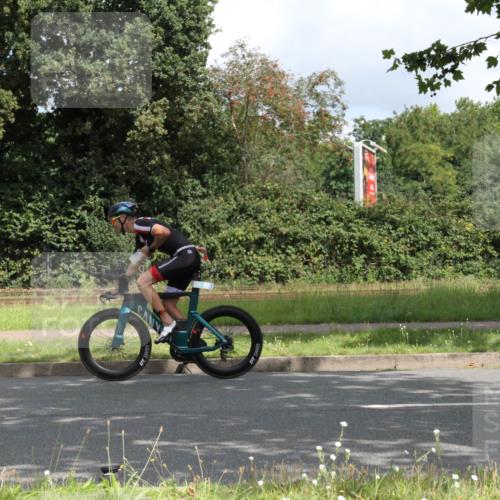 10.08.2025 - GEWOBA Citytriathlon Bremen Yannick Fuchs http://msf.ph/oto/8567339 10.08.2025 12:33:53 Radfahren 560, 635, 637, 741, 768, 856, 858, 867, 895 meine-sportfotos.de