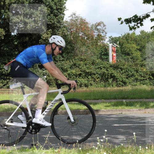 10.08.2025 - GEWOBA Citytriathlon Bremen Yannick Fuchs http://msf.ph/oto/8567340 10.08.2025 12:33:54 Radfahren 560, 635, 637, 741, 768, 856, 858, 867, 895 meine-sportfotos.de