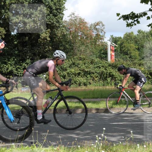 10.08.2025 - GEWOBA Citytriathlon Bremen Yannick Fuchs http://msf.ph/oto/8567360 10.08.2025 12:34:27 Radfahren 553, 584, 686, 822, 834, 891, 912, 914, 1027, 1037 meine-sportfotos.de