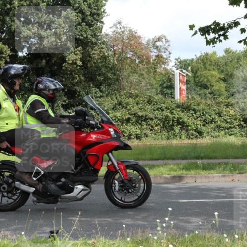 10.08.2025 - GEWOBA Citytriathlon Bremen Yannick Fuchs http://msf.ph/oto/8567378 10.08.2025 12:34:51 Radfahren 556, 584, 591, 632, 680, 736, 826, 841, 855, 914, 915, 956, 1027 meine-sportfotos.de