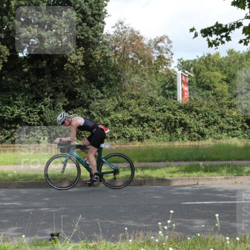 10.08.2025 - GEWOBA Citytriathlon Bremen Yannick Fuchs http://msf.ph/oto/8567381 10.08.2025 12:34:52 Radfahren 556, 591, 632, 680, 736, 826, 841, 855, 915, 956, 1035 meine-sportfotos.de