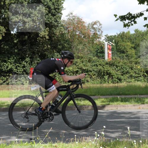 10.08.2025 - GEWOBA Citytriathlon Bremen Yannick Fuchs http://msf.ph/oto/8567406 10.08.2025 12:35:36 Radfahren 642, 719, 742, 763, 783, 833, 919, 933, 966 meine-sportfotos.de