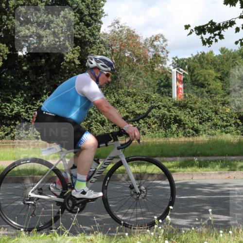 10.08.2025 - GEWOBA Citytriathlon Bremen Yannick Fuchs http://msf.ph/oto/8567423 10.08.2025 12:36:01 Radfahren 567, 636, 759, 843, 877 meine-sportfotos.de