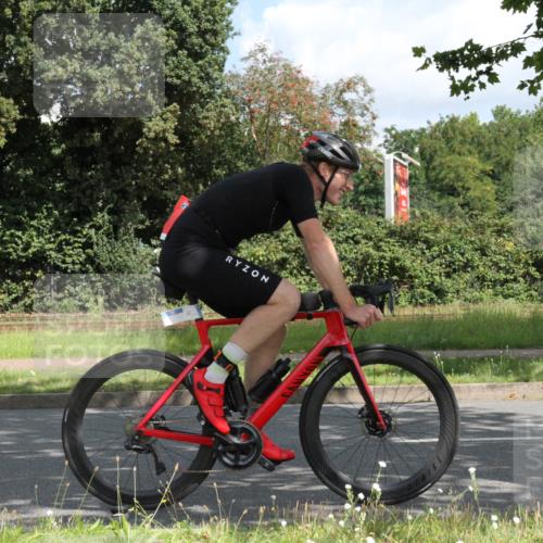 10.08.2025 - GEWOBA Citytriathlon Bremen Yannick Fuchs http://msf.ph/oto/8567456 10.08.2025 12:36:55 Radfahren 570, 631, 678, 701, 734, 739, 982, 1029, 1033 meine-sportfotos.de