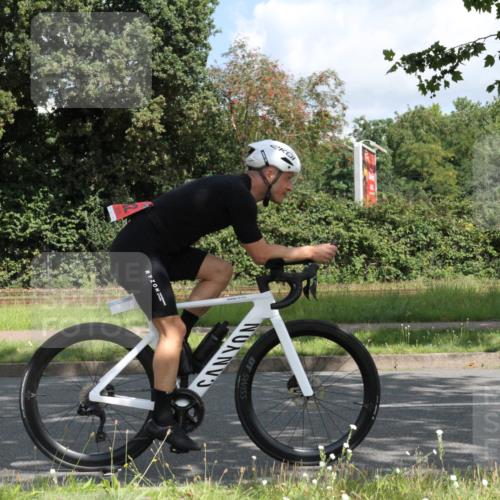 10.08.2025 - GEWOBA Citytriathlon Bremen Yannick Fuchs http://msf.ph/oto/8567461 10.08.2025 12:37:06 Radfahren 631, 678, 726, 734, 739, 804, 982, 1033 meine-sportfotos.de