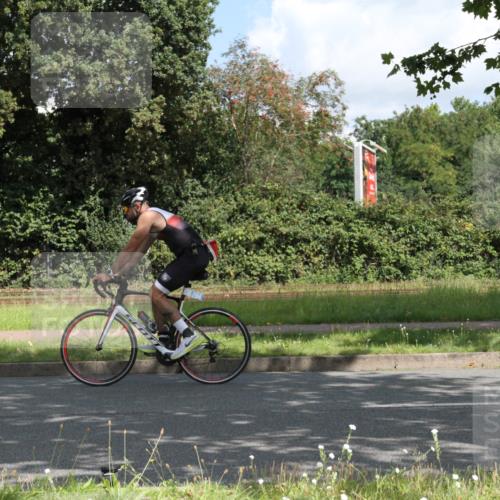 10.08.2025 - GEWOBA Citytriathlon Bremen Yannick Fuchs http://msf.ph/oto/8567471 10.08.2025 12:37:23 Radfahren 726, 804 meine-sportfotos.de