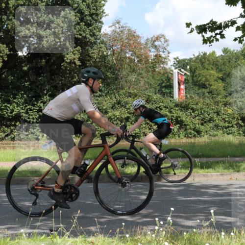 10.08.2025 - GEWOBA Citytriathlon Bremen Yannick Fuchs http://msf.ph/oto/8567496 10.08.2025 12:38:11 Radfahren 557, 618, 671, 761, 764, 782, 784, 825, 844, 853, 1018 meine-sportfotos.de