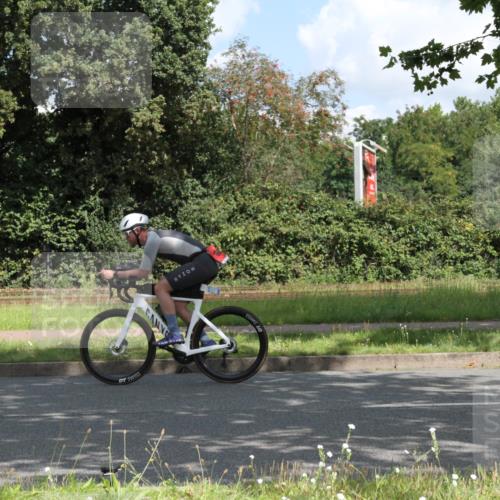 10.08.2025 - GEWOBA Citytriathlon Bremen Yannick Fuchs http://msf.ph/oto/8567499 10.08.2025 12:38:13 Radfahren 557, 671, 761, 764, 782, 784, 825, 844, 853, 1018 meine-sportfotos.de