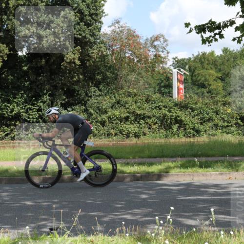 10.08.2025 - GEWOBA Citytriathlon Bremen Yannick Fuchs http://msf.ph/oto/8567508 10.08.2025 12:38:22 Radfahren 557, 671, 764, 784, 825, 844, 853, 1018 meine-sportfotos.de
