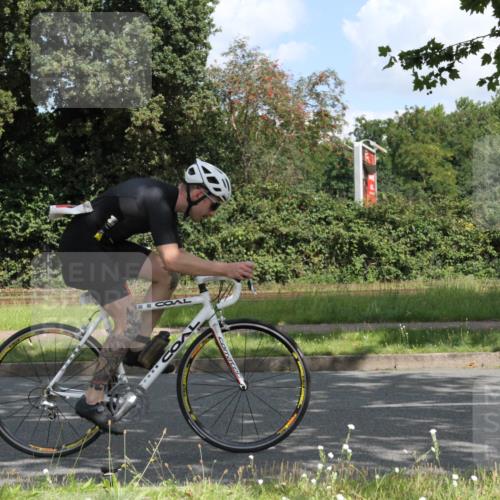 10.08.2025 - GEWOBA Citytriathlon Bremen Yannick Fuchs http://msf.ph/oto/8567530 10.08.2025 12:38:55 Radfahren 555, 658, 720, 740, 762, 772, 797, 892, 940, 969, 978, 1019 meine-sportfotos.de