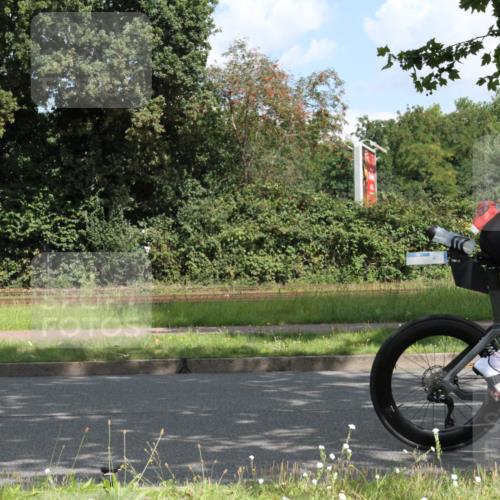 10.08.2025 - GEWOBA Citytriathlon Bremen Yannick Fuchs http://msf.ph/oto/8567545 10.08.2025 12:39:15 Radfahren 658, 696, 709, 729, 758, 869, 900, 969, 1006 meine-sportfotos.de