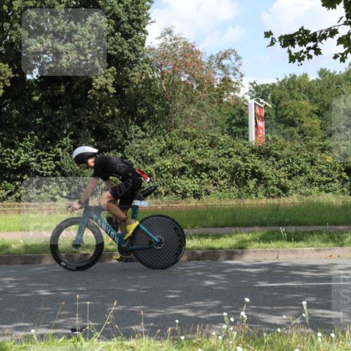 10.08.2025 - GEWOBA Citytriathlon Bremen Yannick Fuchs http://msf.ph/oto/8567553 10.08.2025 12:39:23 Radfahren 696, 709, 729, 758, 795, 869, 900, 1006 meine-sportfotos.de