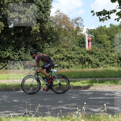 10.08.2025 - GEWOBA Citytriathlon Bremen Yannick Fuchs http://msf.ph/oto/8567558 10.08.2025 12:39:26 Radfahren 572, 696, 709, 729, 758, 795, 869, 1006 meine-sportfotos.de