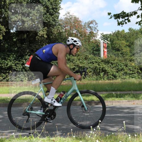 10.08.2025 - GEWOBA Citytriathlon Bremen Yannick Fuchs http://msf.ph/oto/8567577 10.08.2025 12:39:49 Radfahren 572, 589, 813, 831 meine-sportfotos.de