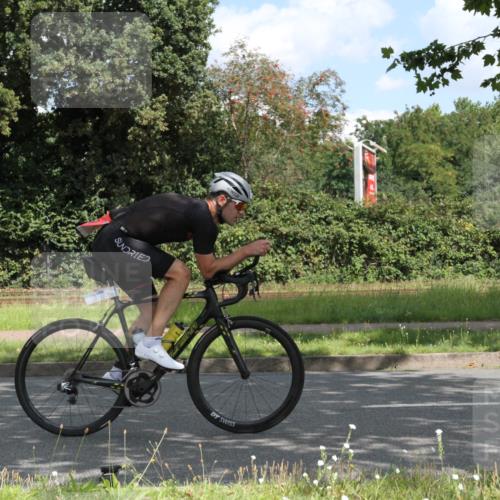 10.08.2025 - GEWOBA Citytriathlon Bremen Yannick Fuchs http://msf.ph/oto/8567587 10.08.2025 12:40:03 Radfahren 589, 596, 690, 706, 721, 779, 831, 880, 883, 890, 896, 1028 meine-sportfotos.de