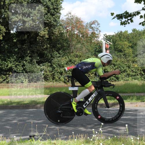 10.08.2025 - GEWOBA Citytriathlon Bremen Yannick Fuchs http://msf.ph/oto/8567589 10.08.2025 12:40:03 Radfahren 589, 596, 690, 706, 721, 779, 831, 880, 883, 890, 896, 1028 meine-sportfotos.de