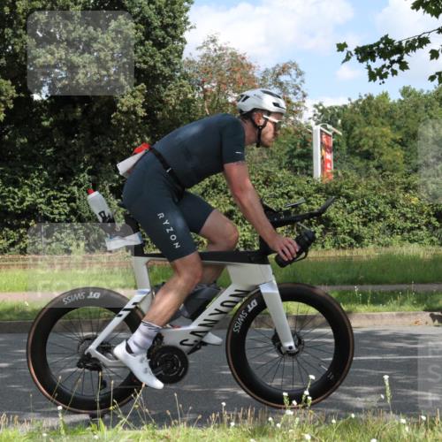 10.08.2025 - GEWOBA Citytriathlon Bremen Yannick Fuchs http://msf.ph/oto/8567592 10.08.2025 12:40:08 Radfahren 559, 596, 602, 690, 706, 721, 779, 815, 831, 880, 883, 890, 896, 899, 1028 meine-sportfotos.de