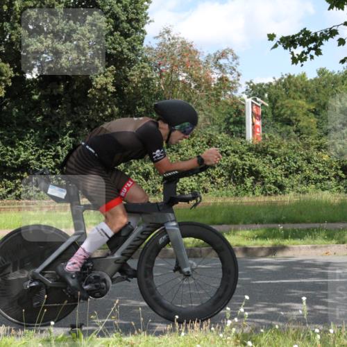 10.08.2025 - GEWOBA Citytriathlon Bremen Yannick Fuchs http://msf.ph/oto/8567626 10.08.2025 12:40:45 Radfahren 606, 672, 723, 785, 802, 829, 848, 921, 1001, 1002, 1024 meine-sportfotos.de