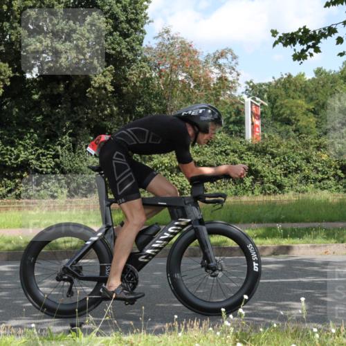 10.08.2025 - GEWOBA Citytriathlon Bremen Yannick Fuchs http://msf.ph/oto/8567640 10.08.2025 12:41:09 Radfahren 568, 650, 660, 665, 755, 803, 830, 849, 934, 1023 meine-sportfotos.de