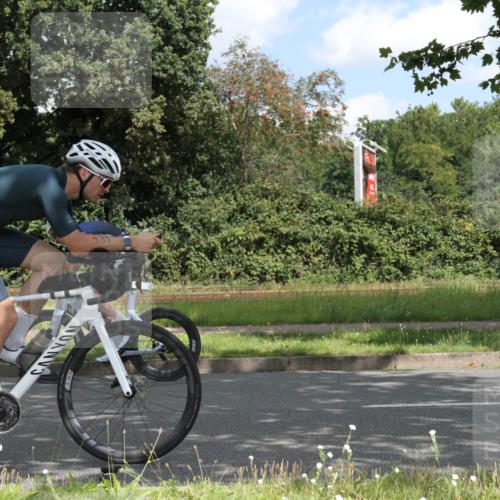 10.08.2025 - GEWOBA Citytriathlon Bremen Yannick Fuchs http://msf.ph/oto/8567680 10.08.2025 12:42:23 Radfahren 595, 611, 613, 698, 754 meine-sportfotos.de