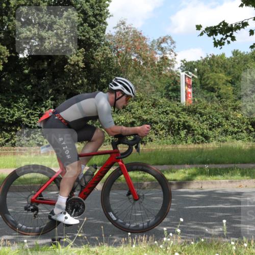 10.08.2025 - GEWOBA Citytriathlon Bremen Yannick Fuchs http://msf.ph/oto/8567687 10.08.2025 12:42:35 Radfahren 595, 611, 613, 944, 953 meine-sportfotos.de