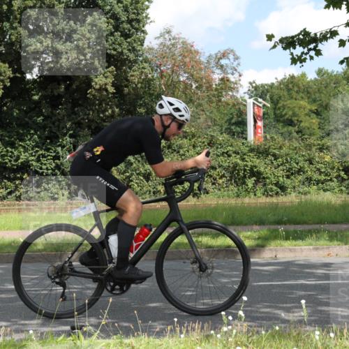 10.08.2025 - GEWOBA Citytriathlon Bremen Yannick Fuchs http://msf.ph/oto/8567703 10.08.2025 12:43:03 Radfahren 612, 628, 644, 677, 684, 710, 846, 850, 871, 889, 945 meine-sportfotos.de