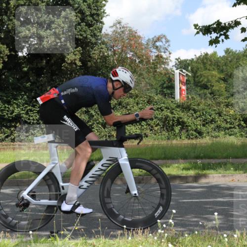 10.08.2025 - GEWOBA Citytriathlon Bremen Yannick Fuchs http://msf.ph/oto/8567708 10.08.2025 12:43:12 Radfahren 612, 646, 677, 684, 710, 871, 885, 889, 945, 964, 1038 meine-sportfotos.de