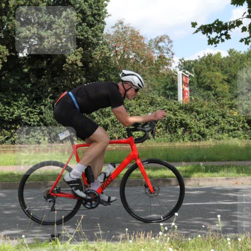 10.08.2025 - GEWOBA Citytriathlon Bremen Yannick Fuchs http://msf.ph/oto/8567747 10.08.2025 12:44:18 Radfahren 661, 669, 693, 703, 713, 731, 746, 908, 911, 965 meine-sportfotos.de