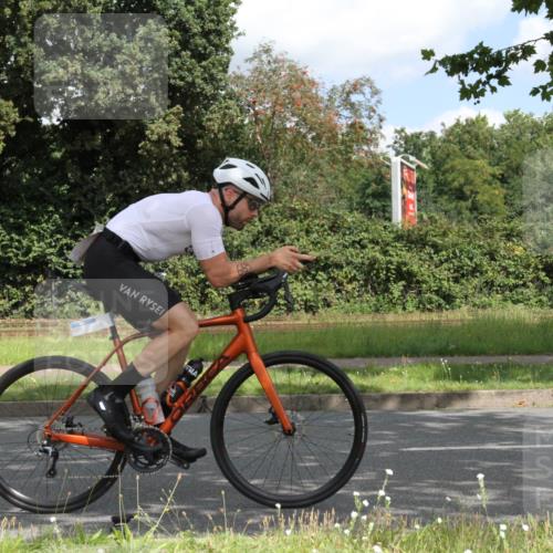 10.08.2025 - GEWOBA Citytriathlon Bremen Yannick Fuchs http://msf.ph/oto/8567752 10.08.2025 12:44:23 Radfahren 586, 661, 669, 693, 703, 713, 731, 746, 911, 965 meine-sportfotos.de