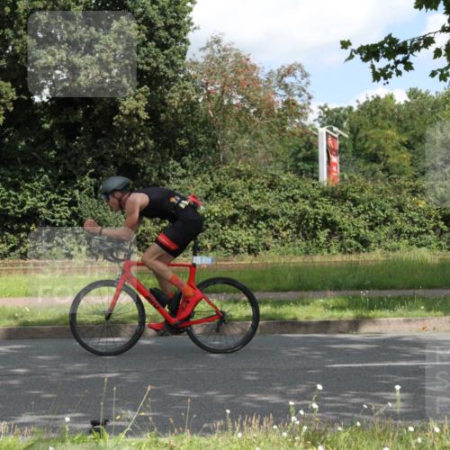10.08.2025 - GEWOBA Citytriathlon Bremen Yannick Fuchs http://msf.ph/oto/8567755 10.08.2025 12:44:27 Radfahren 586, 669, 693, 703, 713, 746, 800, 911, 965 meine-sportfotos.de