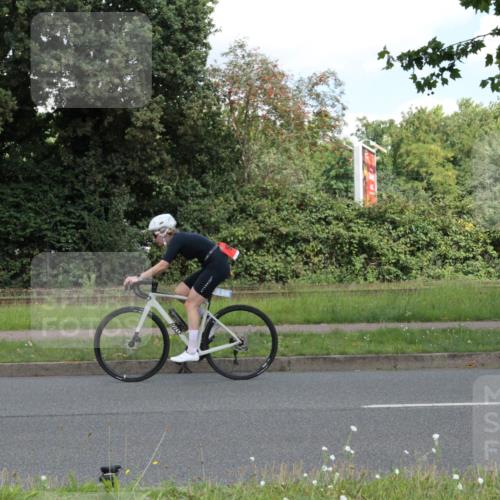 10.08.2025 - GEWOBA Citytriathlon Bremen Yannick Fuchs http://msf.ph/oto/8567758 10.08.2025 12:44:31 Radfahren 586, 607, 669, 693, 703, 713, 746, 800, 819, 911, 965, 1030 meine-sportfotos.de