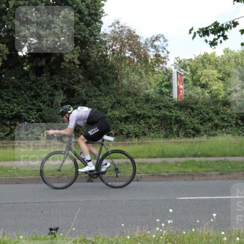 10.08.2025 - GEWOBA Citytriathlon Bremen Yannick Fuchs http://msf.ph/oto/8567762 10.08.2025 12:44:39 Radfahren 586, 607, 800, 809, 819, 911, 958, 1030 meine-sportfotos.de