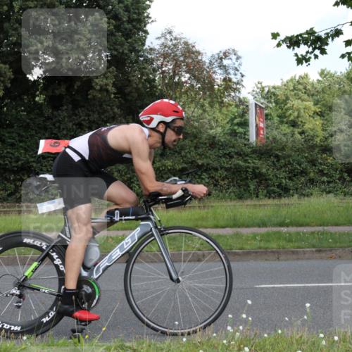 10.08.2025 - GEWOBA Citytriathlon Bremen Yannick Fuchs http://msf.ph/oto/8567766 10.08.2025 12:44:42 Radfahren 586, 607, 638, 800, 809, 819, 958, 1030 meine-sportfotos.de