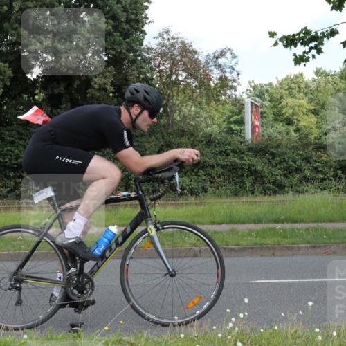 10.08.2025 - GEWOBA Citytriathlon Bremen Yannick Fuchs http://msf.ph/oto/8567767 10.08.2025 12:44:43 Radfahren 586, 607, 638, 800, 809, 819, 958, 1030 meine-sportfotos.de