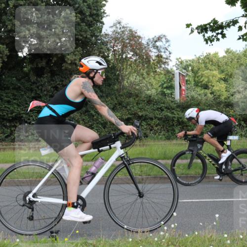 10.08.2025 - GEWOBA Citytriathlon Bremen Yannick Fuchs http://msf.ph/oto/8567768 10.08.2025 12:44:46 Radfahren 586, 607, 638, 716, 786, 800, 809, 819, 958, 1030 meine-sportfotos.de