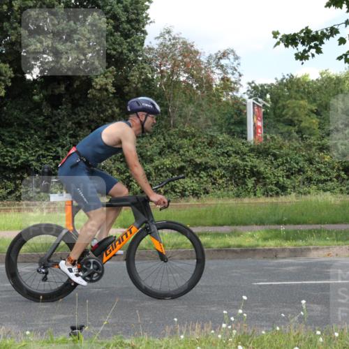 10.08.2025 - GEWOBA Citytriathlon Bremen Yannick Fuchs http://msf.ph/oto/8567779 10.08.2025 12:44:56 Radfahren 638, 647, 716, 727, 786, 809, 816, 958 meine-sportfotos.de