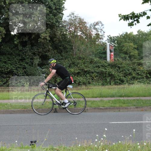 10.08.2025 - GEWOBA Citytriathlon Bremen Yannick Fuchs http://msf.ph/oto/8567785 10.08.2025 12:45:02 Radfahren 633, 638, 647, 716, 727, 786, 808, 816 meine-sportfotos.de