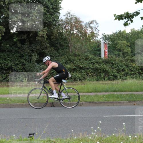 10.08.2025 - GEWOBA Citytriathlon Bremen Yannick Fuchs http://msf.ph/oto/8567788 10.08.2025 12:45:03 Radfahren 633, 638, 647, 716, 727, 786, 808, 816 meine-sportfotos.de