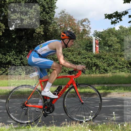 10.08.2025 - GEWOBA Citytriathlon Bremen Yannick Fuchs http://msf.ph/oto/8567792 10.08.2025 12:45:14 Radfahren 633, 647, 712, 727, 808, 816, 828, 851, 946 meine-sportfotos.de