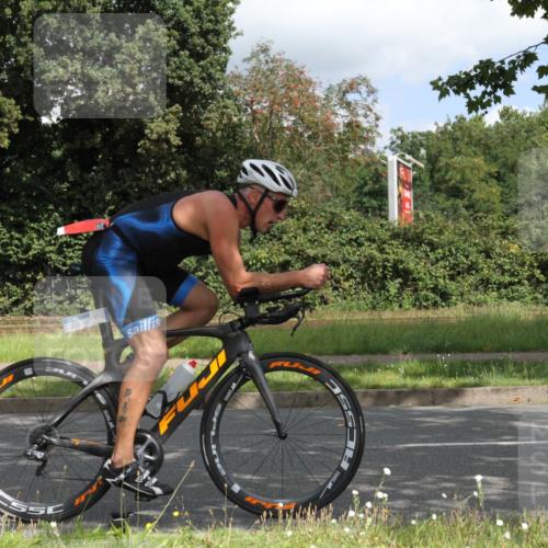 10.08.2025 - GEWOBA Citytriathlon Bremen Yannick Fuchs http://msf.ph/oto/8567796 10.08.2025 12:45:20 Radfahren 633, 676, 712, 724, 808, 828, 851, 946, 1022 meine-sportfotos.de